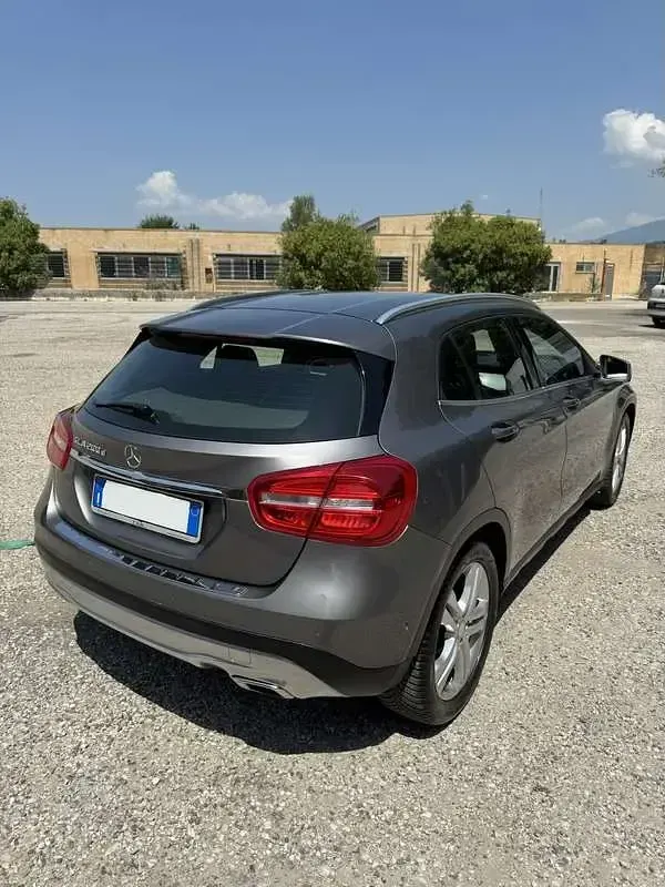 Usata Mercedes GLA200 136 CV (100 kW) 2017 SUV