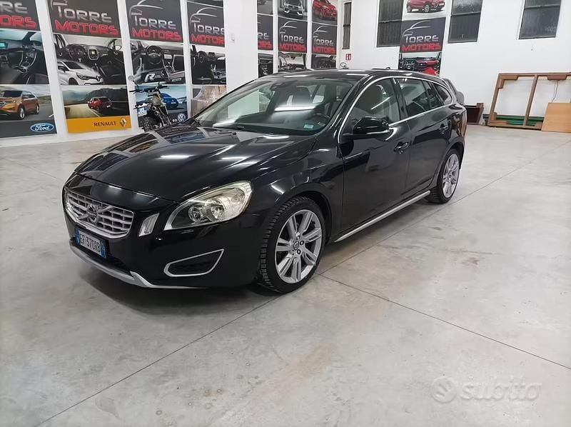 Usata Volvo V60 Kinetic 205 CV (150 kW) 2011 Nero Station wagon