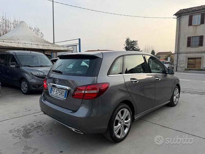Usata Mercedes B180 Executive 109 CV (80 kW) 2016 Grigio Monovolume