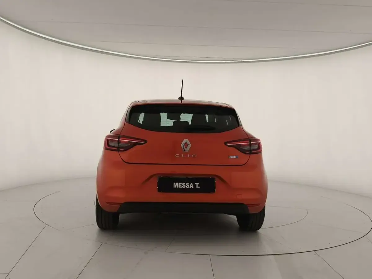 Usata Renault Clio V Equilibre 91 CV (66 kW) 2022 Arancione Berlina