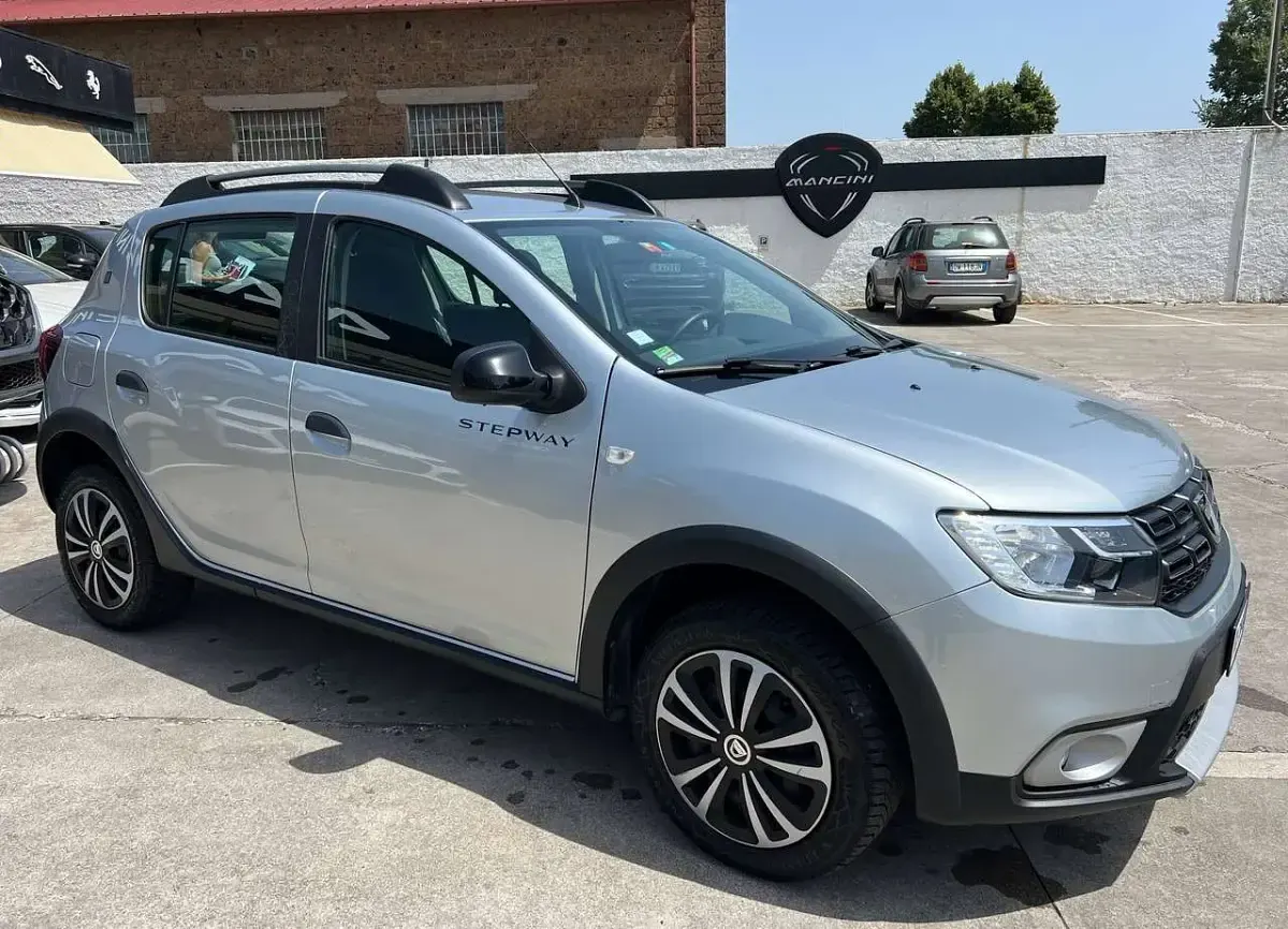 Usata Dacia Sandero Lauréate 90 CV (66 kW) 2020 Grigio Berlina