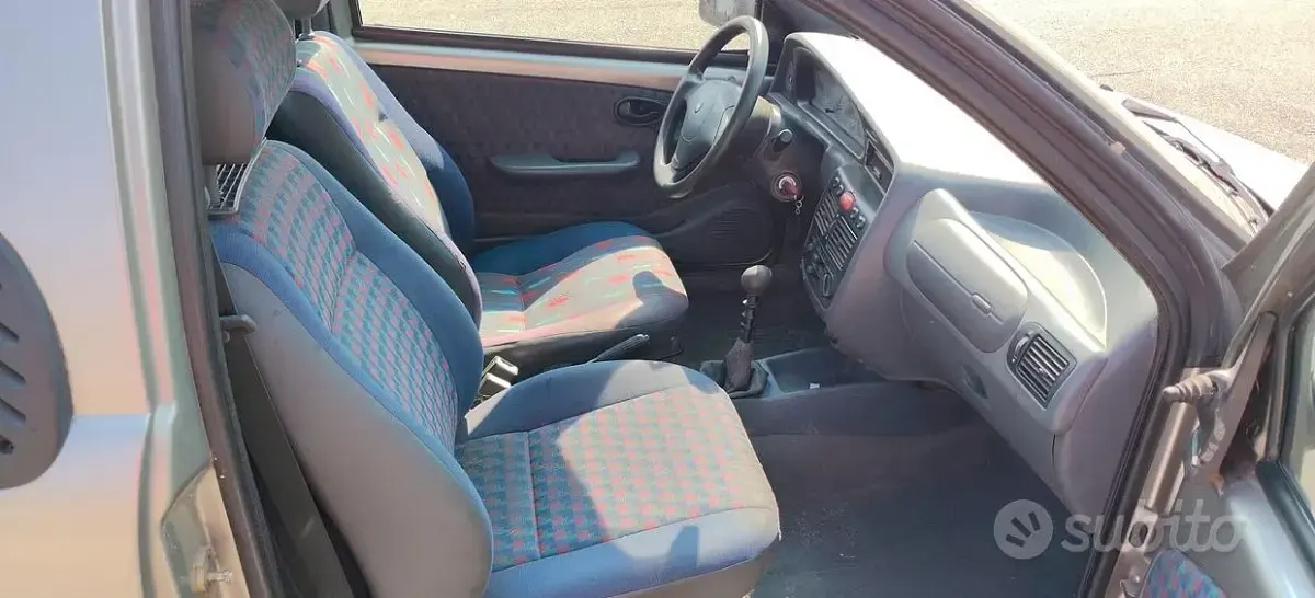 Usata Fiat Strada 73 CV (53 kW) 1999 Grigio Pick-up