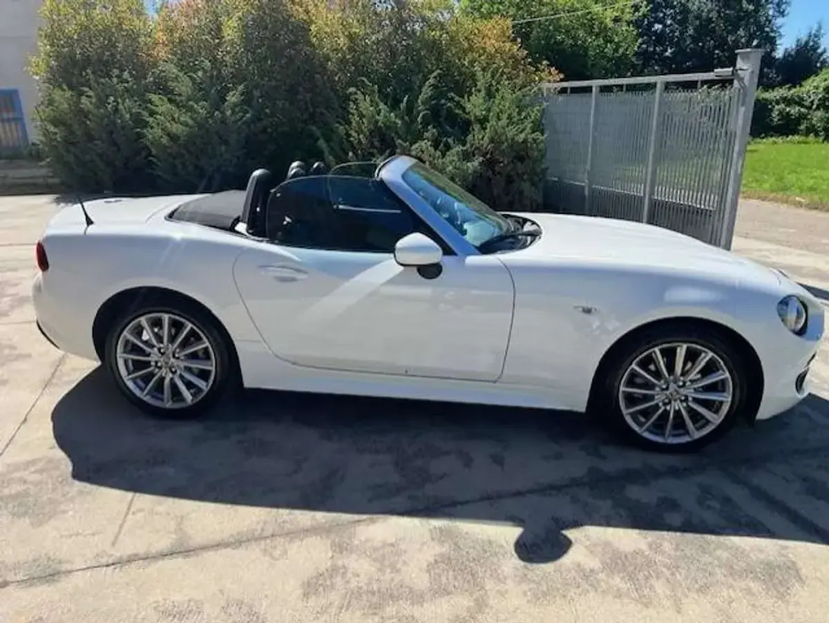 Usata Fiat 124 Spider Lusso 140 CV (102 kW) 2017 Bianco Cabrio