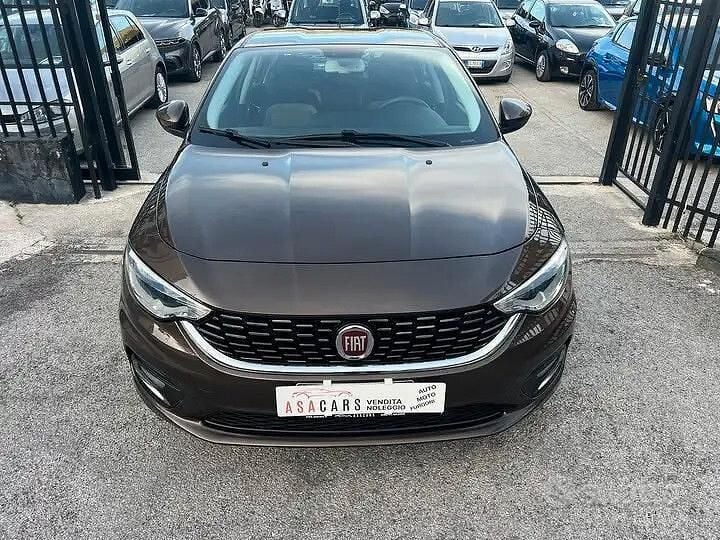Marrone Usata 2015 Fiat Tipo Lounge Tre volumi | 8799 € (Ottimo prezzo) - Immagine 1/4