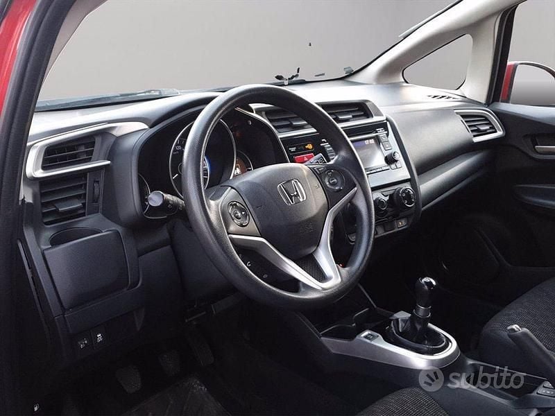 Usata Honda Jazz Trend 102 CV (75 kW) 2017 Rosso Utilitaria