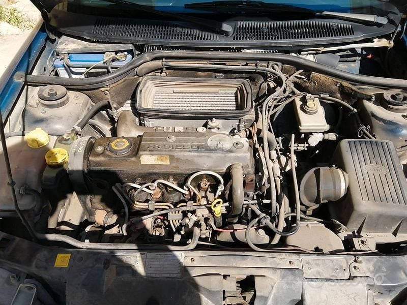 Usata Ford Escort 58 CV (42 kW) 1996 Blu Station wagon