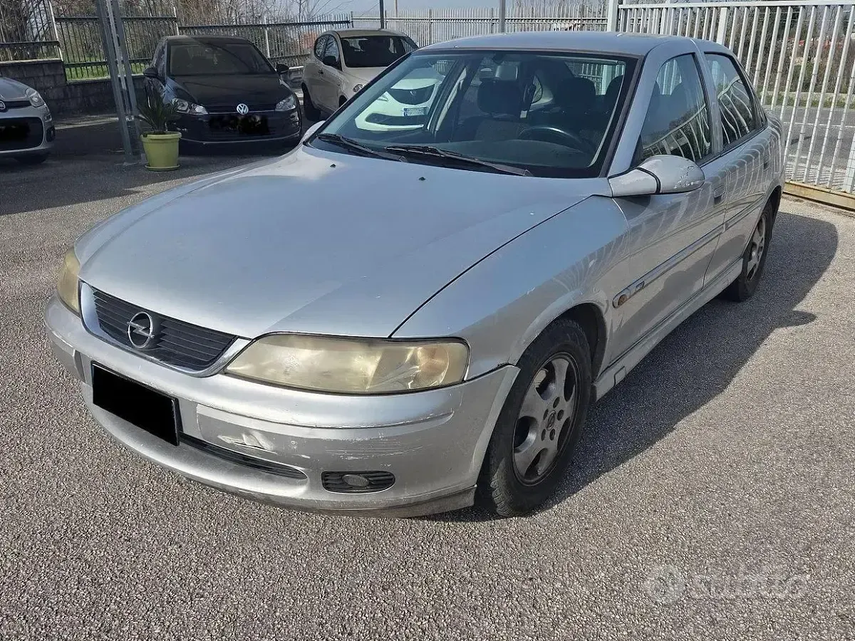 Usata Opel Vectra 101 CV (74 kW) 2000 Grigio Berlina