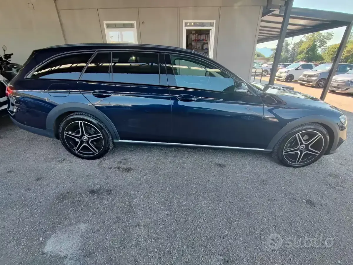Usata Mercedes E220 Premium 194 CV (142 kW) 2021 Bluazzurro Station wagon