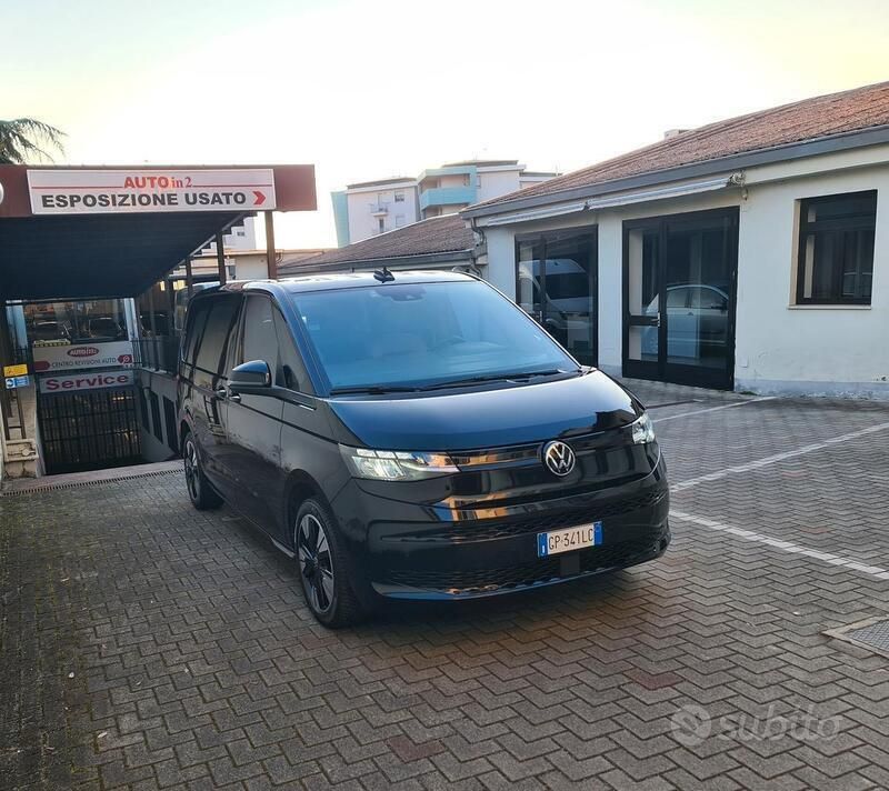 Nero Usata 2023 VW Multivan Style Furgone | 49.900 € - Immagine 1/4