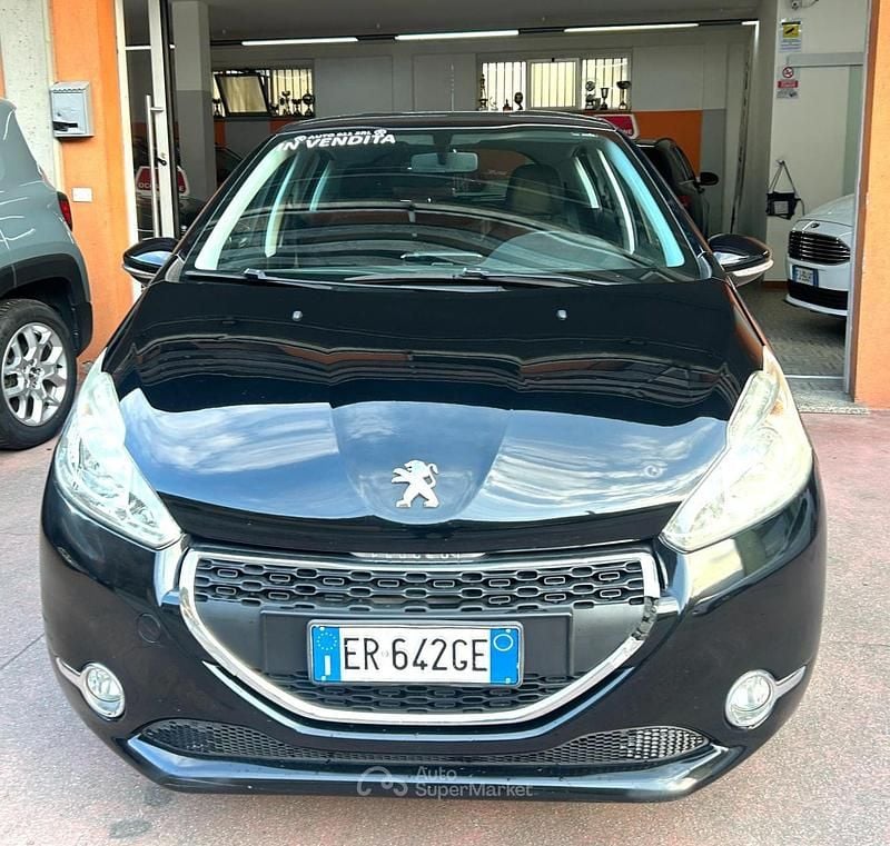 Usata Peugeot 208 Active 82 CV (60 kW) 2013 Nero Utilitaria