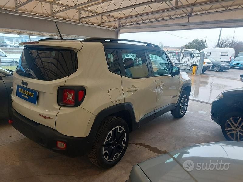 Usata Jeep Renegade Trailhawk 170 CV (125 kW) 2016 Bianco SUV