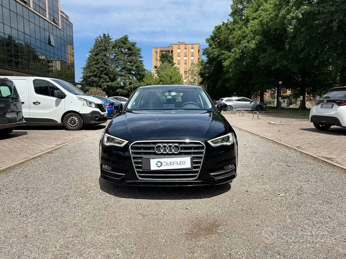Käytetty Audi A3 Ambition 150 HP (110 kW) 2012 Musta Viistoperä
