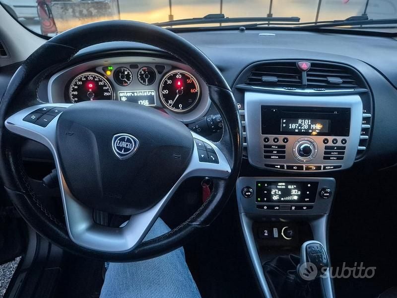 Gebraucht Lancia Delta 120 PS (88 kW) 2012 Blau Kleinwagen