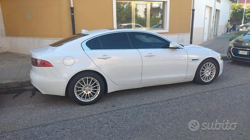 Usata Jaguar XE 163 CV (119 kW) 2016 Bianco Berlina