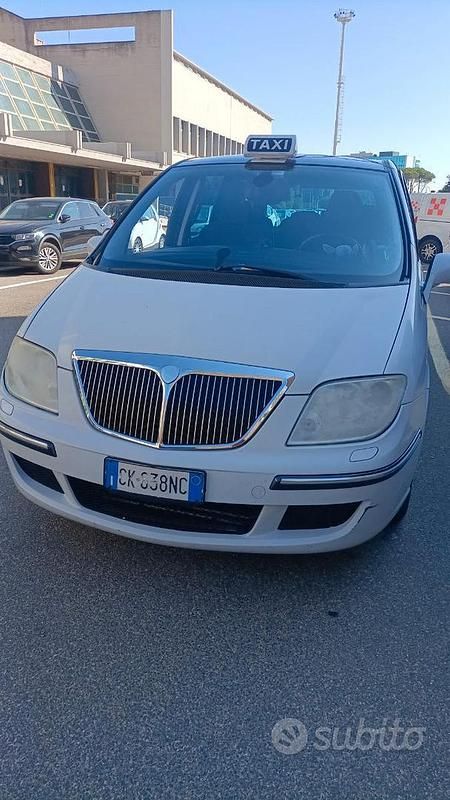 Usata Lancia Phedra 128 CV (94 kW) 2004 Bianco Monovolume