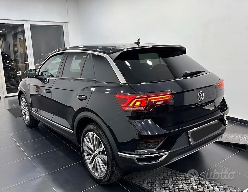 Usata VW T-Roc 150 CV (110 kW) 2018 Nero SUV