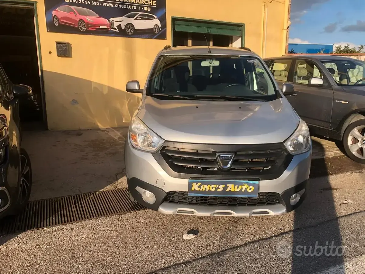 Usata Dacia Lodgy Stepway 110 CV (80 kW) 2017 Grigio Monovolume