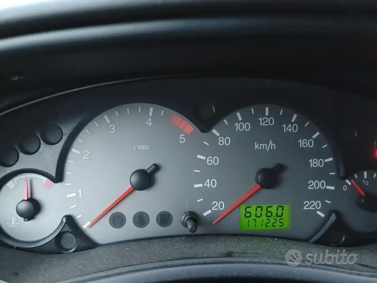 Usata Ford Focus 100 CV (73 kW) 2004 Grigio Berlina
