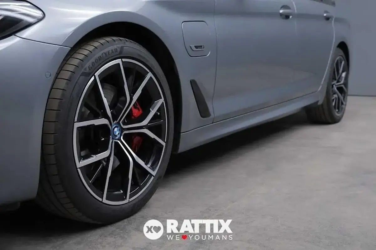 Usata BMW 530e M Sport 184 CV (135 kW) 2023 Grigio Station wagon