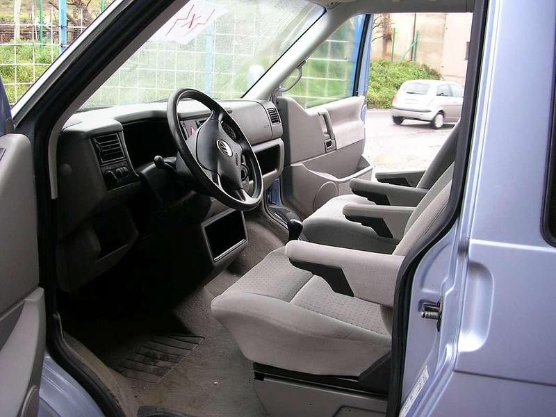 Usata VW Multivan 102 CV (75 kW) 2003 Blu/azzurro Furgone