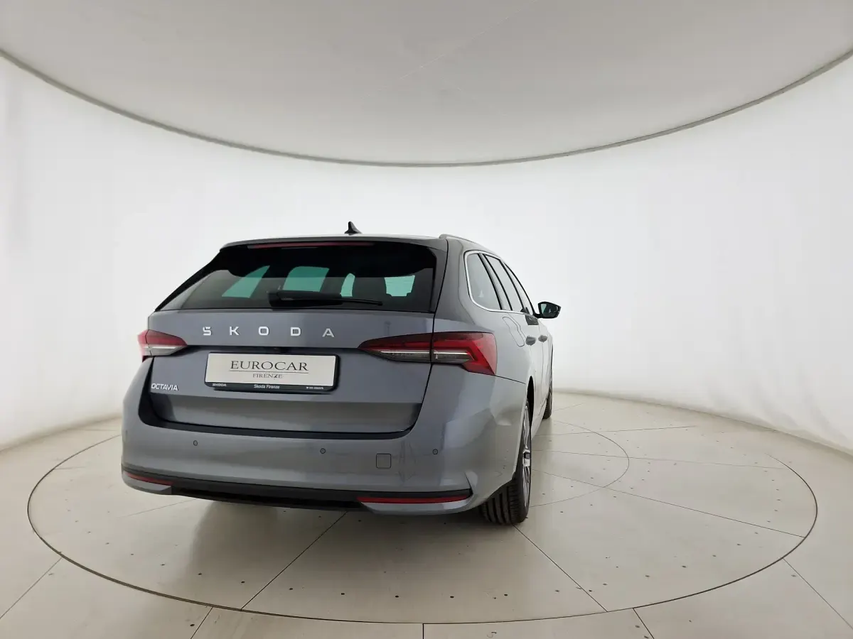 Usata Skoda Octavia Style 150 CV (110 kW) 2025 Grigio graphite metallizzato Station wagon