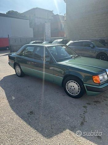 Usata Mercedes E200 122 CV (89 kW) 1991 Verde Berlina