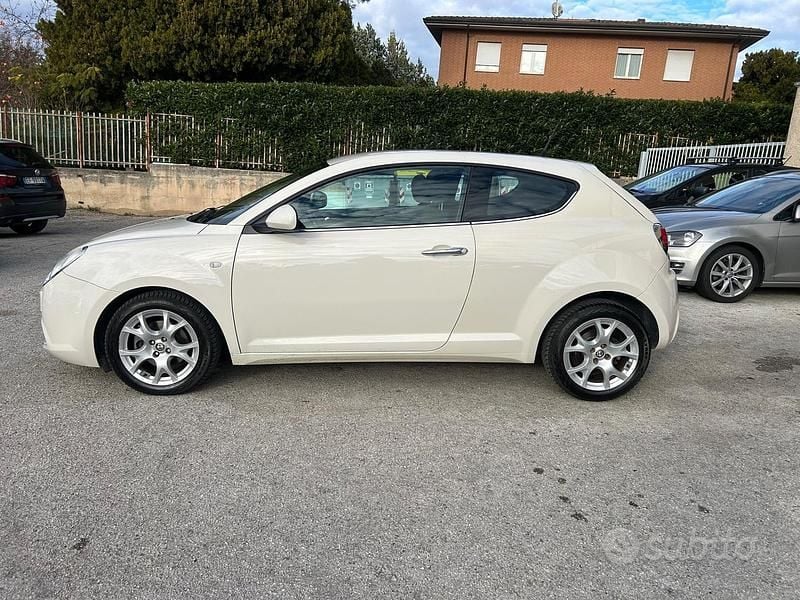 Usata Alfa Romeo MiTo Distinctive 95 CV (69 kW) 2010 Beige Utilitaria