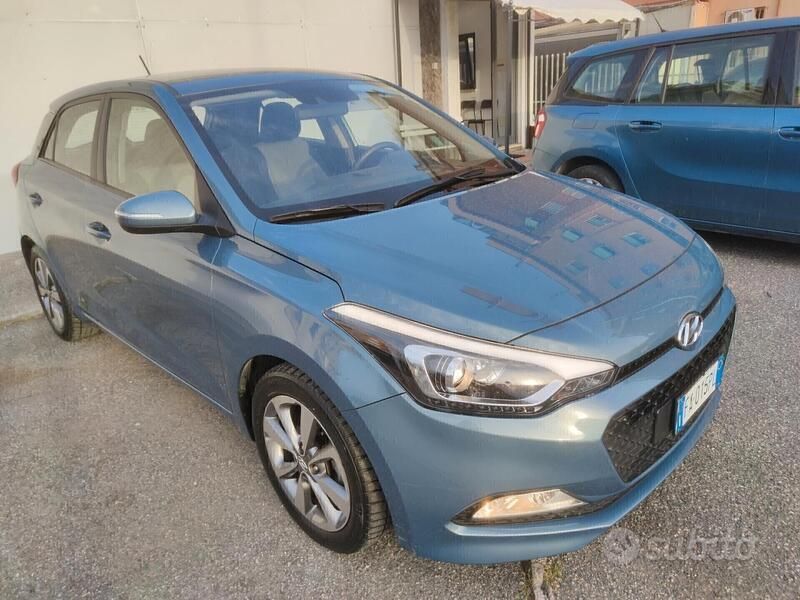 Usata Hyundai i20 84 CV (61 kW) 2015 Blu Berlina