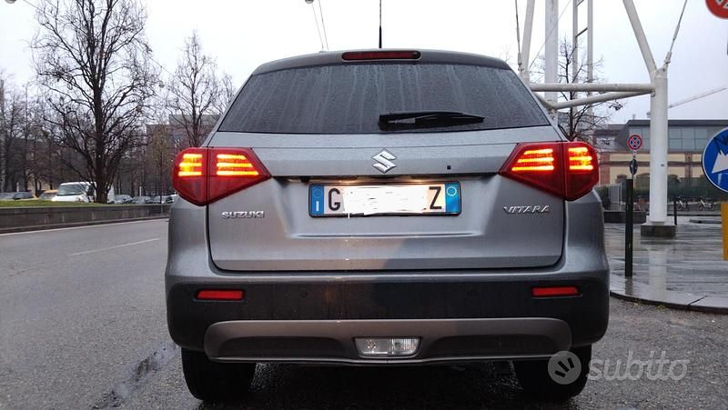 Usata Suzuki Vitara 140 CV (102 kW) 2019 Grigio SUV