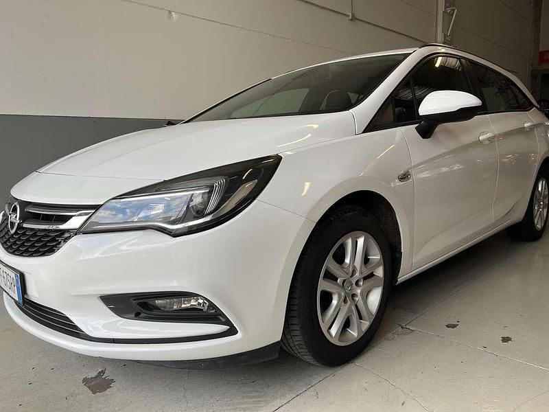 Bianco Usata 2016 Opel Astra Sport Station wagon | 8000 € (Buon prezzo) - Immagine 1/4