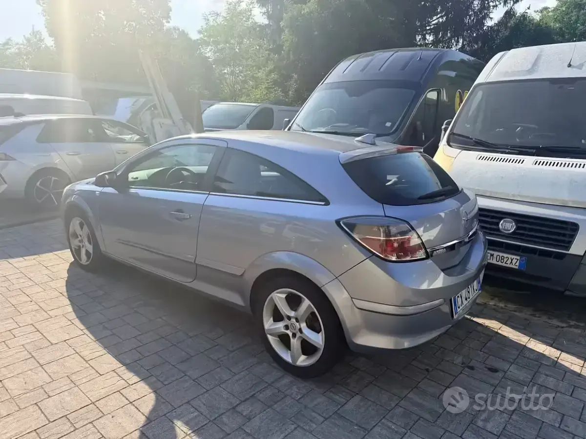 Usata Opel Astra GTC Sport 120 CV (88 kW) 2005 Bluazzurro Berlina