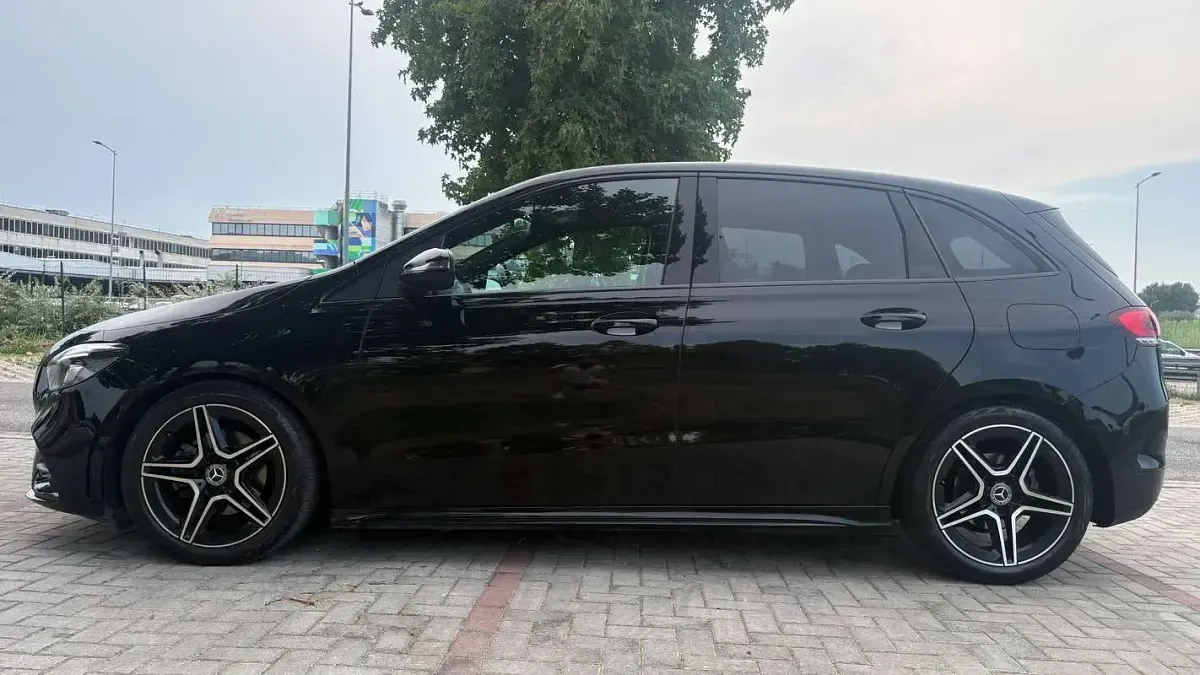 Usata Mercedes B180 Premium 116 CV (85 kW) 2019 Nero Utilitaria