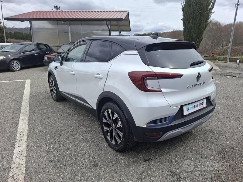 Occasion Renault Captur Techno 100 ch (73 kW) 2023 Blanc SUV