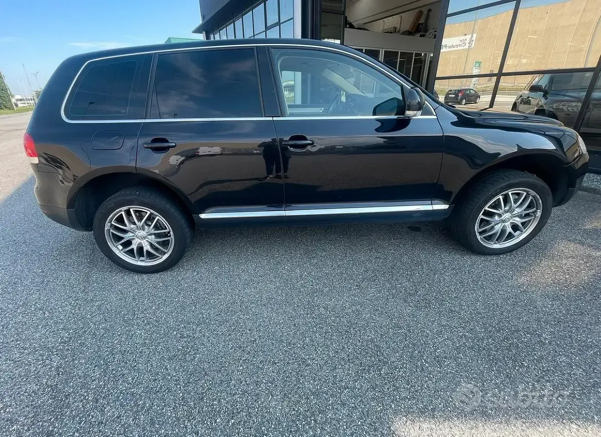 Usata VW Touareg 224 CV (164 kW) 2006 Nero SUV