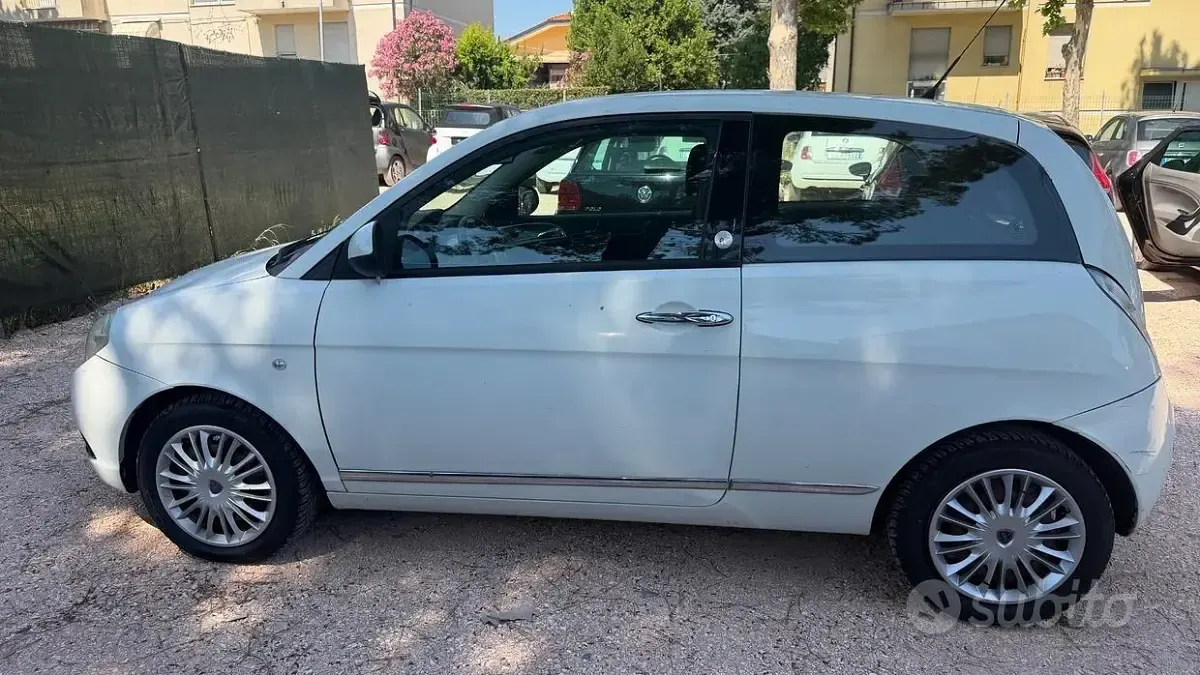 Usata Lancia Ypsilon 77 CV (56 kW) 2009 Bianco Utilitaria