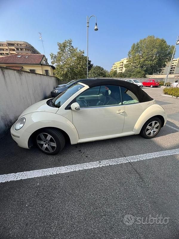Usata VW New Beetle 105 CV (77 kW) 2007 Bianco Utilitaria