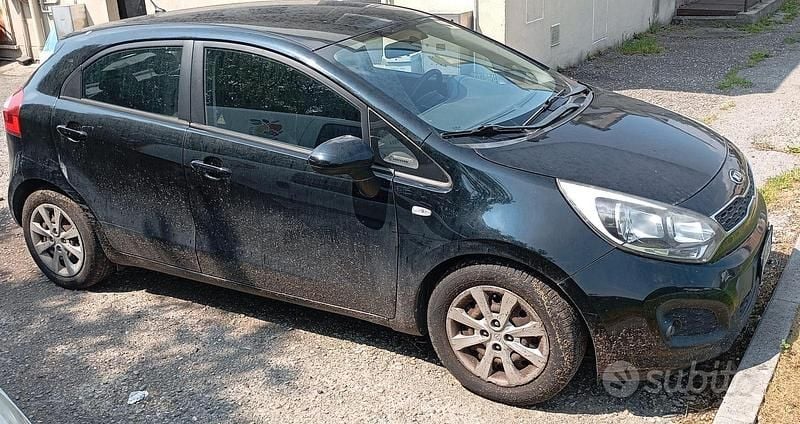 Usata Kia Rio Active 86 CV (63 kW) 2014 Nero Berlina
