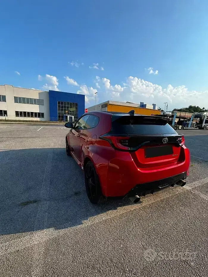Usata Toyota Yaris 261 CV (191 kW) 2021 Rosso Utilitaria