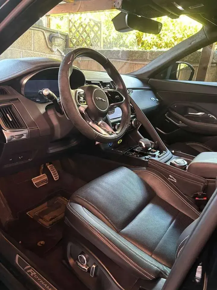 Usata Jaguar E-Pace R-Dynamic 204 CV (150 kW) 2021 Nero SUV