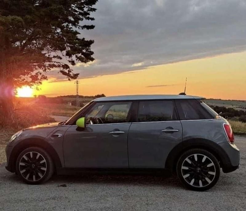 Usata Mini Cooper D Business 116 CV (85 kW) 2015 Grigio Utilitaria
