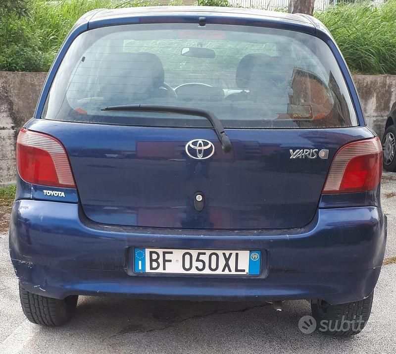Usata Toyota Yaris 68 CV (50 kW) 1999 Blu Berlina