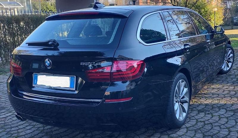 Usata BMW 520 Luxury Line 190 CV (139 kW) 2015 Nero Station wagon