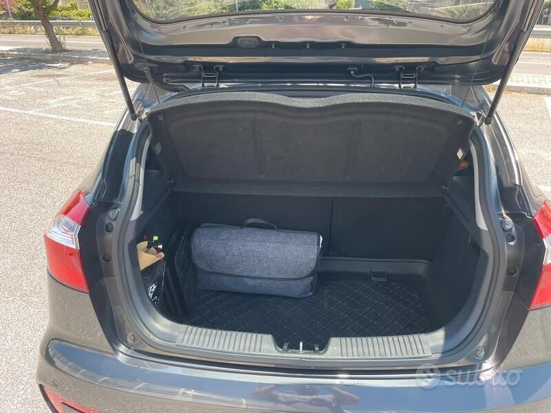Usata Kia Rio 90 CV (66 kW) 2016 Grigio Utilitaria