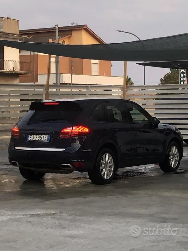 Usata Porsche Cayenne 250 CV (183 kW) 2011 Blu SUV