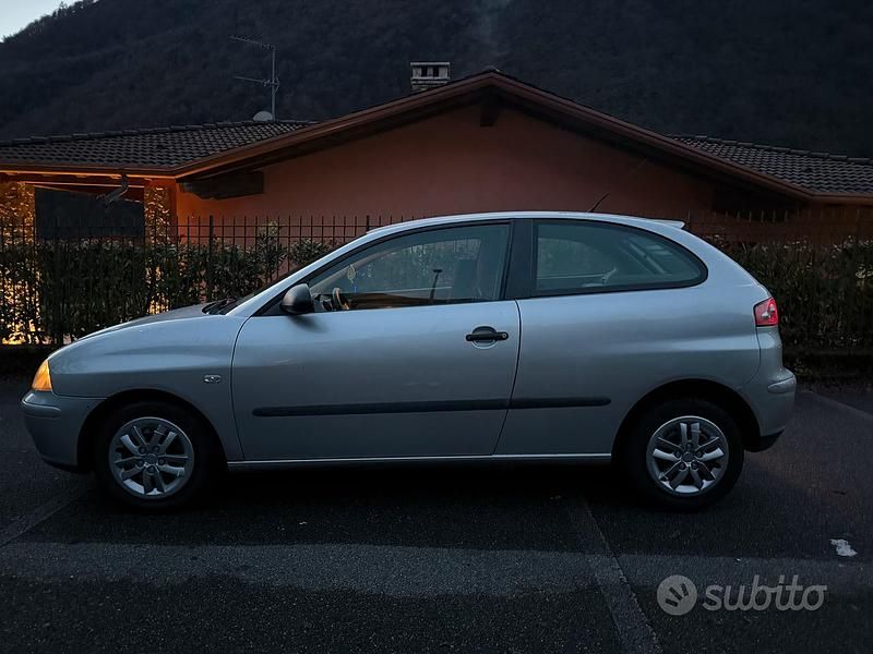 Usata Seat Ibiza 2001 Grigio Berlina
