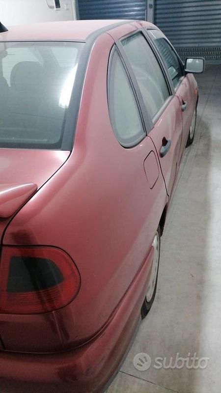 Usata Seat Cordoba 1996 Rosso Utilitaria