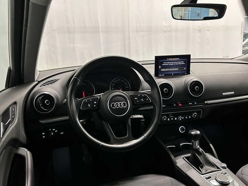 Usata Audi A3 Sportback Business 116 CV (85 kW) 2019 Argento Utilitaria