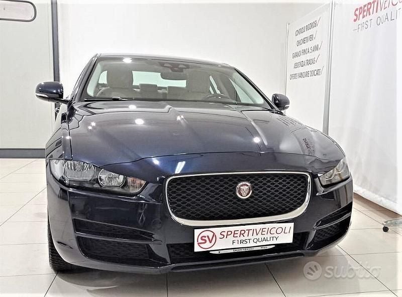 Usata Jaguar XE Prestige 180 CV (132 kW) 2019 Blu Berlina