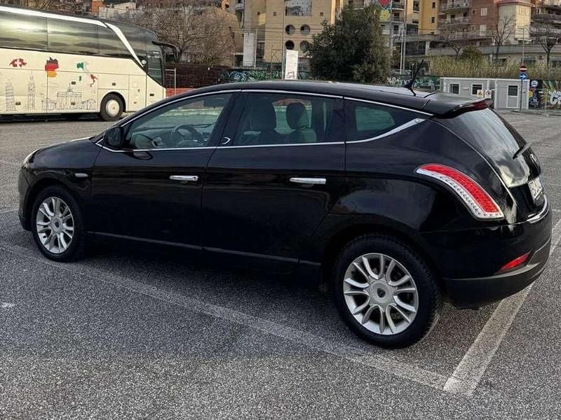Usata Lancia Delta 120 CV (88 kW) 2011 Nero Utilitaria