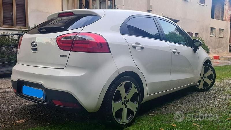 Usata Kia Rio 2015 Bianco Utilitaria